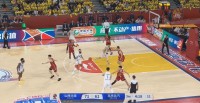 不容易！雷蒙侧翼三分命中 打破北京4分钟得分荒